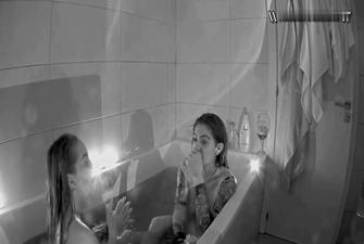 Reallifecam - Dominga and her girlfrend have hot lesbian fuck in bathub 13 05 2026