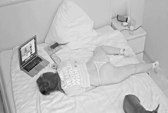 Reallifecam - Leora have hot pussy fingering in the dark 05 06 2026